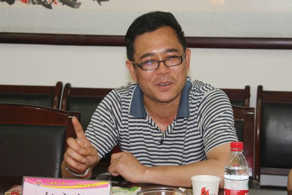 下石節(jié)礦礦長李文輝介紹礦井發(fā)展建設情況 下石節(jié)礦礦長李文輝介紹礦井發(fā)展建設情況