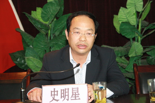 銅川市人民檢察院預防職務犯罪處處長史明星同志進行知識講座 銅川市人民檢察院預防職務犯罪處處長史明星同志進行知識講座