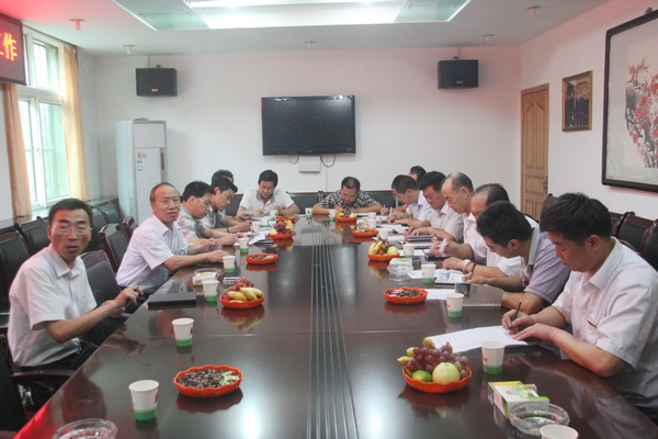 陜煤化實業(yè)集團的工作人員發(fā)放測評表進行服務滿意度調查 陜煤化實業(yè)集團的工作人員發(fā)放測評表進行服務滿意度調查