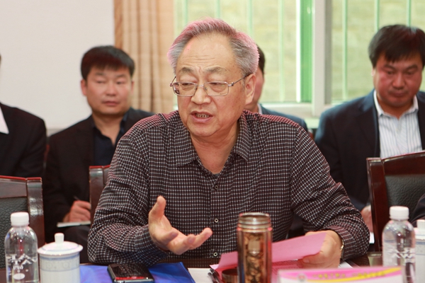 中煤政研會秘書長李演珍主持會議 中煤政研會秘書長李演珍主持會議