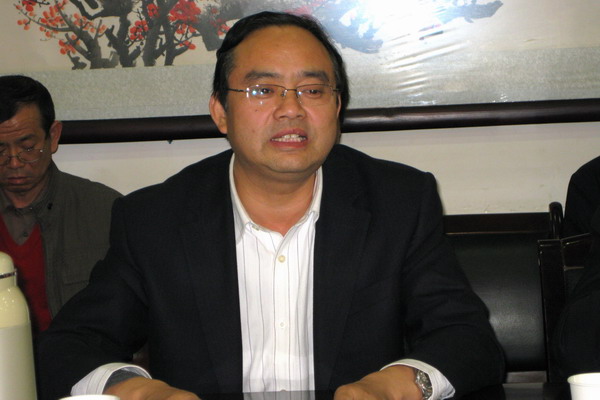 下石節(jié)礦黨委書記李國璧同志代表礦黨政歡迎專家組的到來 下石節(jié)礦黨委書記李國璧同志代表礦黨政歡迎專家組的到來