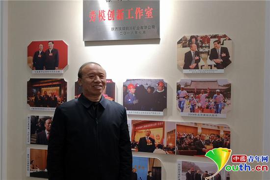 全國(guó)勞動(dòng)模范、銅川礦業(yè)公司下石節(jié)煤礦綜掘二隊(duì)黨支部書記徐群賢。閻夢(mèng)圓　攝