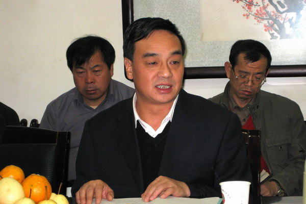下石節(jié)煤礦副礦長潘成忠同志介紹礦井情況 下石節(jié)煤礦副礦長潘成忠同志介紹礦井情況