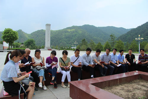 在馬欄學(xué)習(xí)黨章 在馬欄學(xué)習(xí)黨章