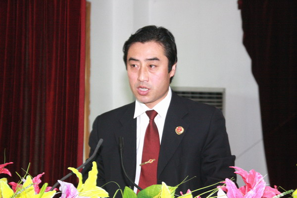 耀州區(qū)人民檢察院預防職務犯罪科科長李玉峰同志代表檢察干部做表態(tài)發(fā)言 耀州區(qū)人民檢察院預防職務犯罪科科長李玉峰同志代表檢察干部做表態(tài)發(fā)言