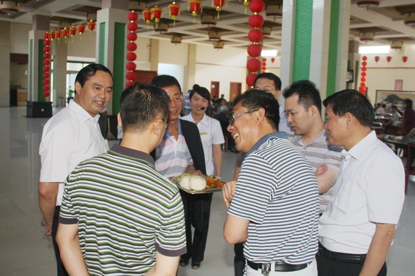 省國資委領(lǐng)導(dǎo)詢問職工生活情況 省國資委領(lǐng)導(dǎo)詢問職工生活情況