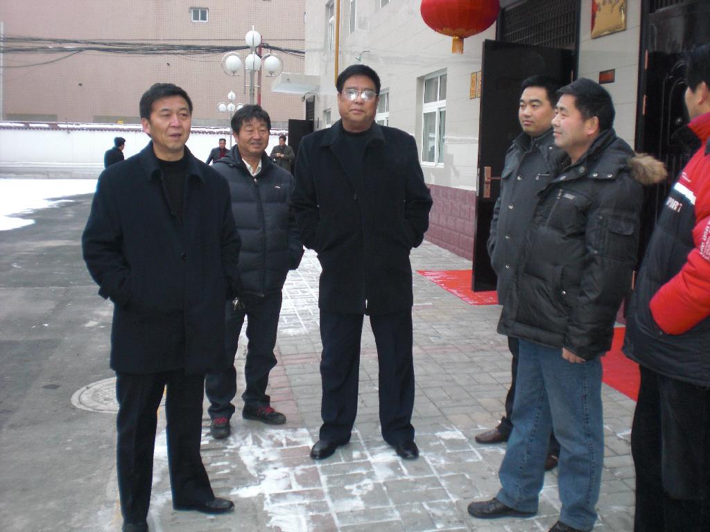 李先鋒總經(jīng)理代表公司黨政對事務(wù)中心干部職工進(jìn)行慰問并講話 李先鋒總經(jīng)理代表公司黨政對事務(wù)中心干部職工進(jìn)行慰問并講話