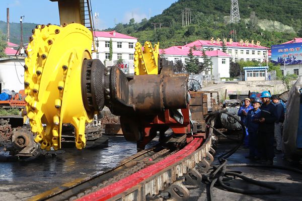 自主完成大型采煤機檢修 自主完成大型采煤機檢修